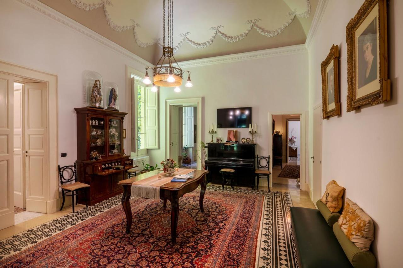Bed and Breakfast Palazzo Rollo Лечче Екстер'єр фото